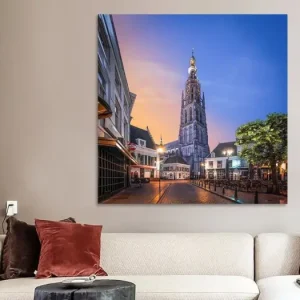 Zonsopkomst Havermarkt en Onze-Lieve-Vrouwekerk Breda van Joris Bax - NL454869M13S60x60 Prix Bas