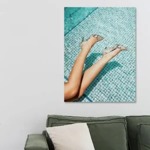 Zwembad Dame - Benen Hakken Water van Dagmar Pels - NL1232634M13S60x80 Authentique