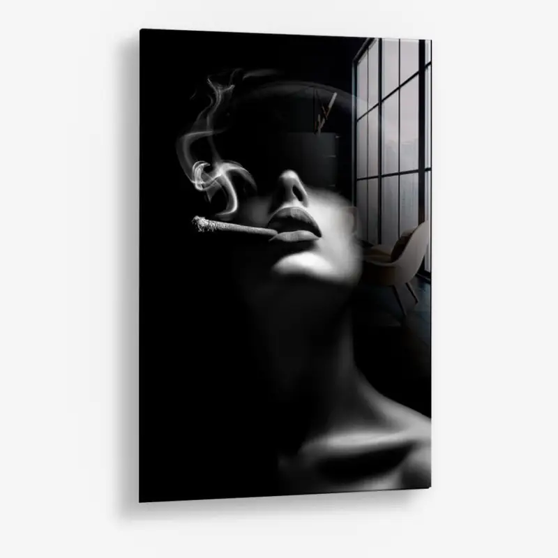 Woman Smoke – Glass - Gehard glas - 40x60 cm - Zonder lijst Promotion